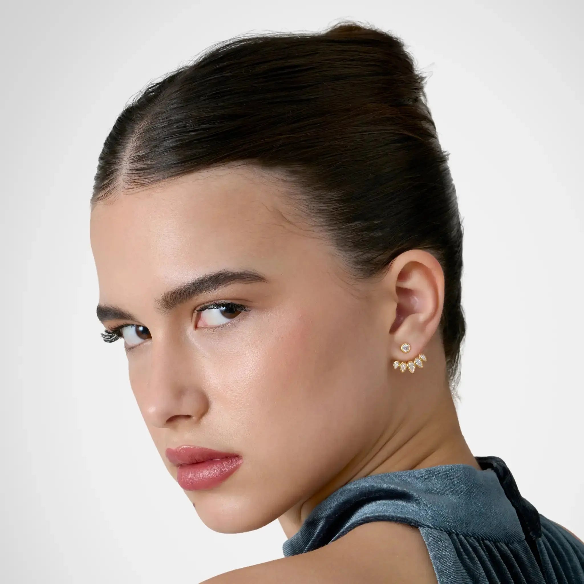 Lab Grown Diamond 5 Pear Jacket - Round in Yellow Gold – View 3 | JAUR