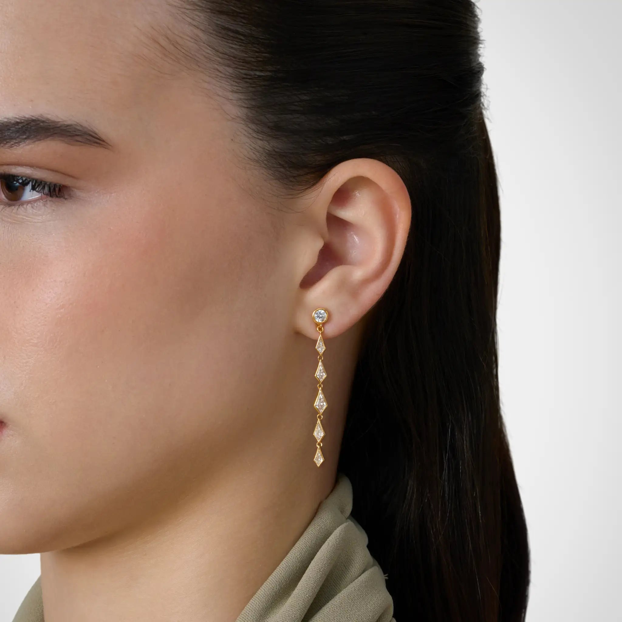 Ascending Kite Diamond Drop - Round Base