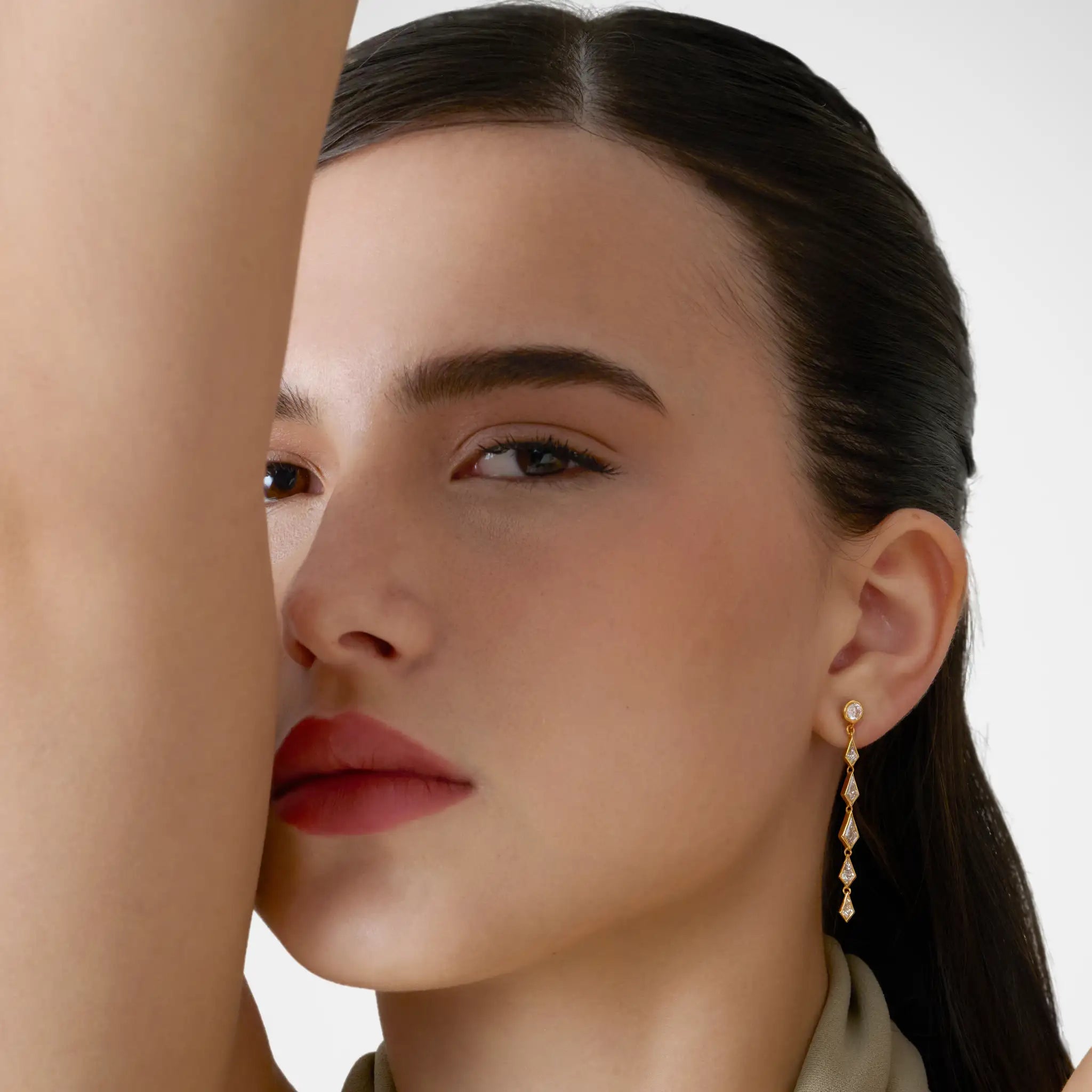 Ascending Kite Diamond Drop - Round Base