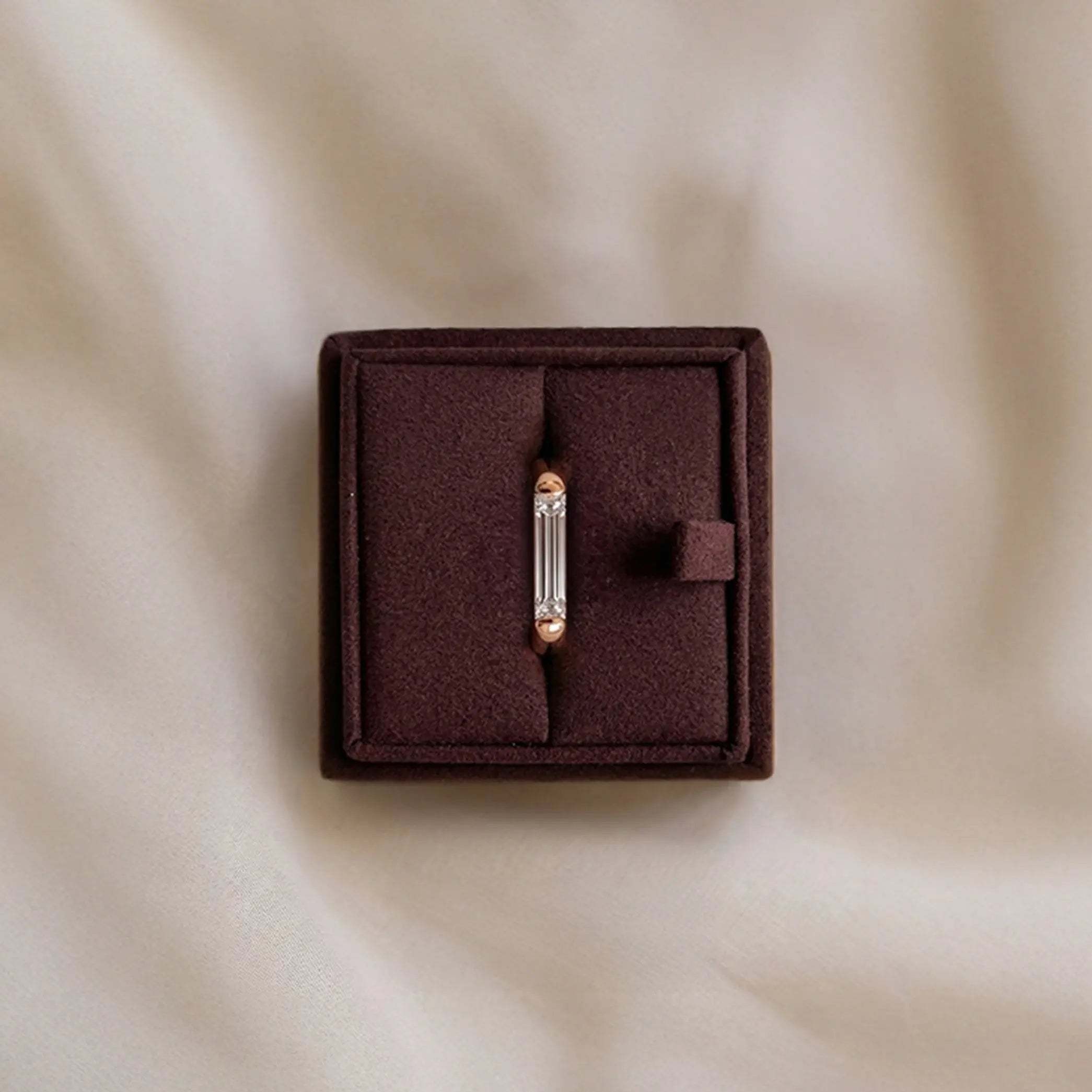 Lab Grown Diamond The Bar Ring in Yellow Gold – View 6 | JAUR