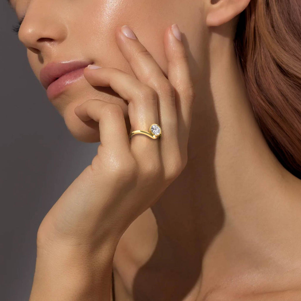 The Serein Solitaire Twist Ring
