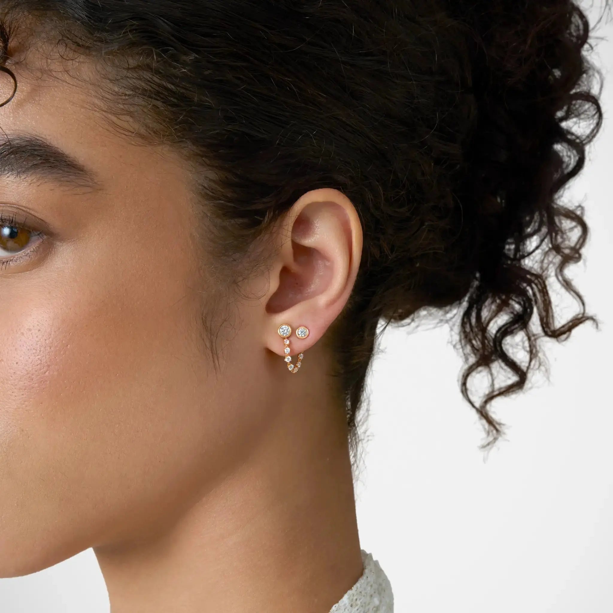 Lab Grown Diamond Mini Diamond Dangle Earring - Round Base in Yellow Gold – Side View | JAUR