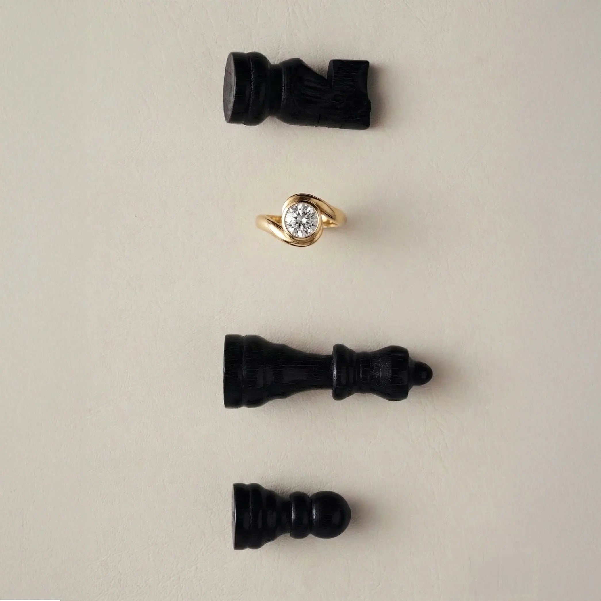 Lab Grown Diamond The Serein Solitaire Twist Ring in Yellow Gold – Side View | JAUR