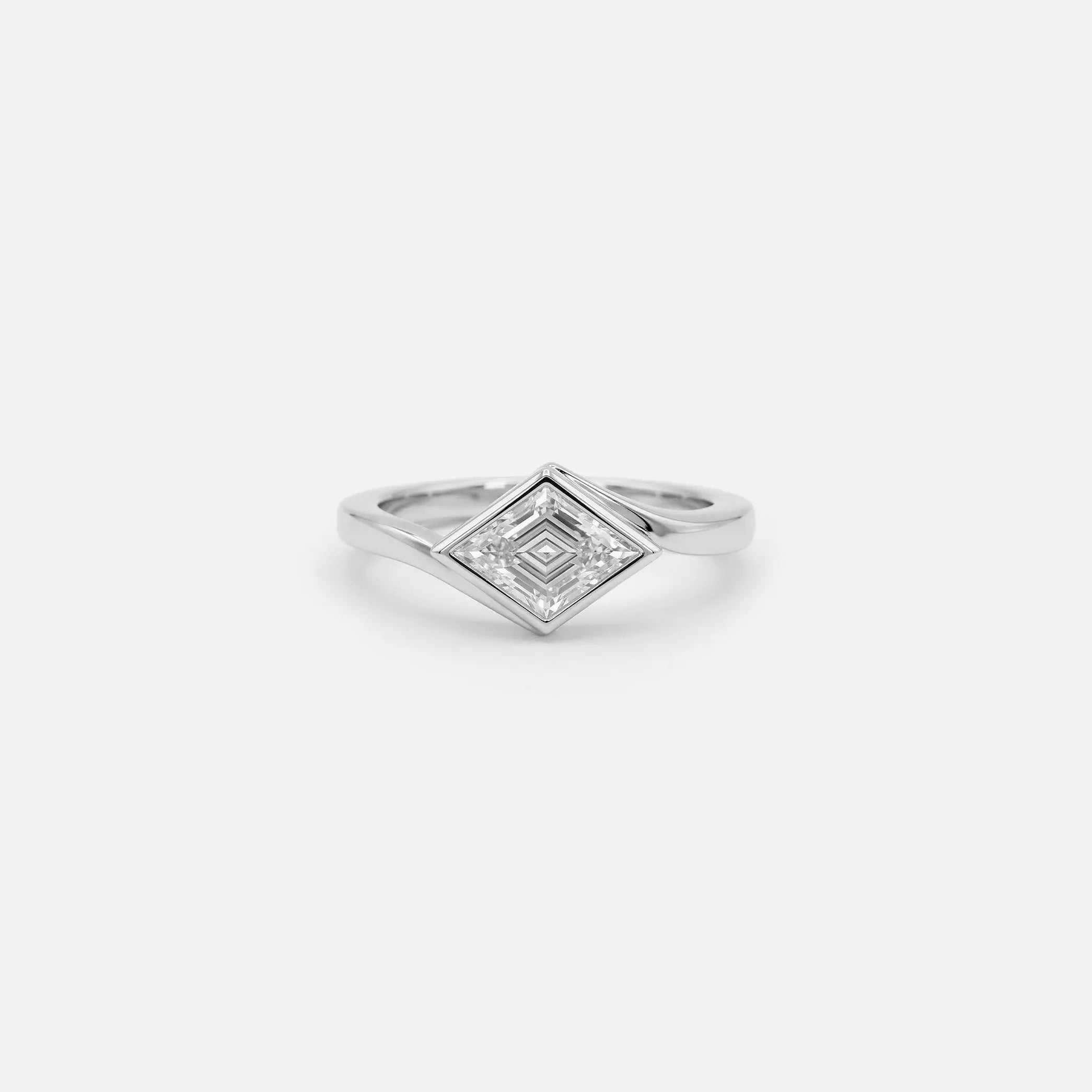 Lab Grown Diamond The Tilt Ring in White Gold – Front View | JAUR