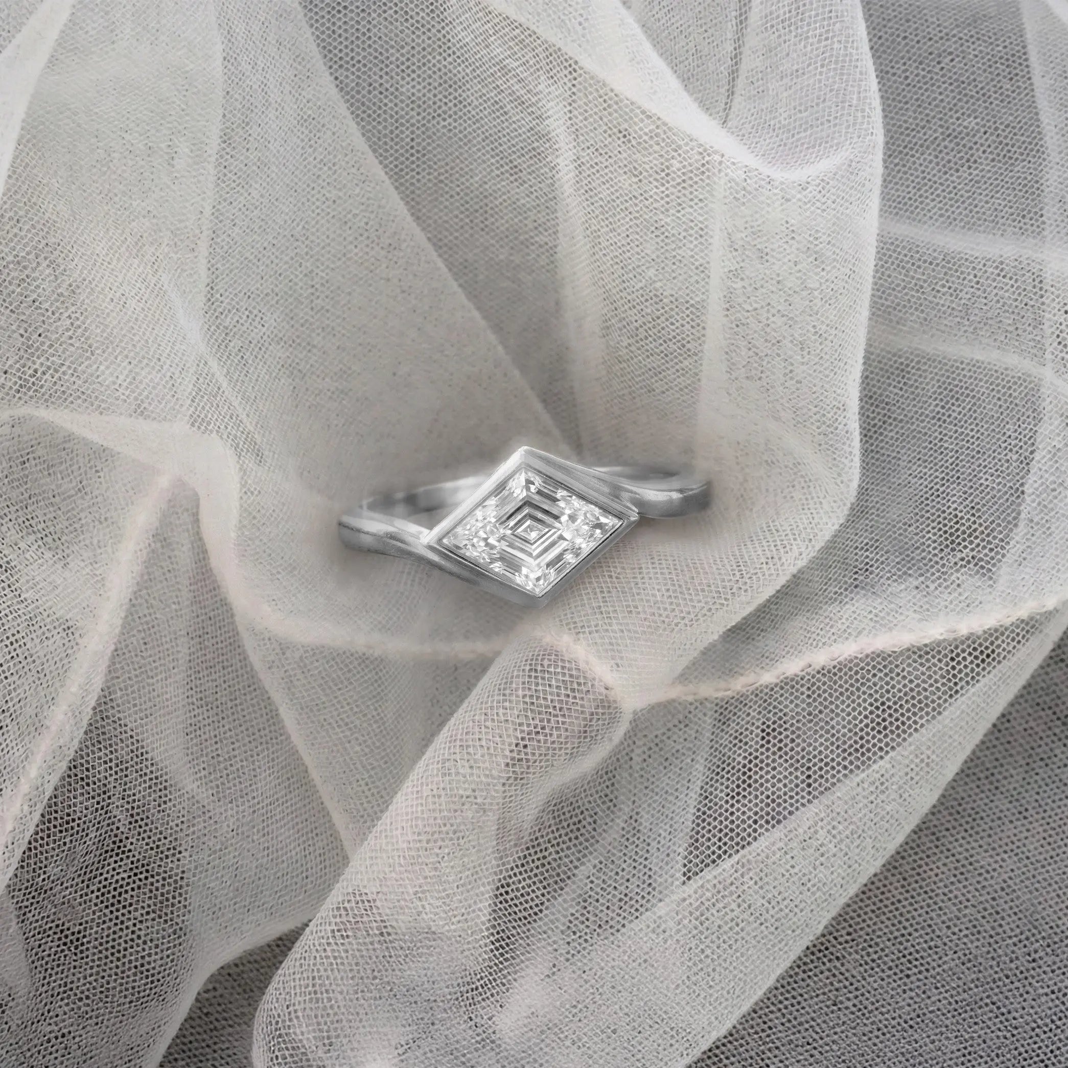 Lab Grown Diamond The Tilt Ring in White Gold – View 3 | JAUR